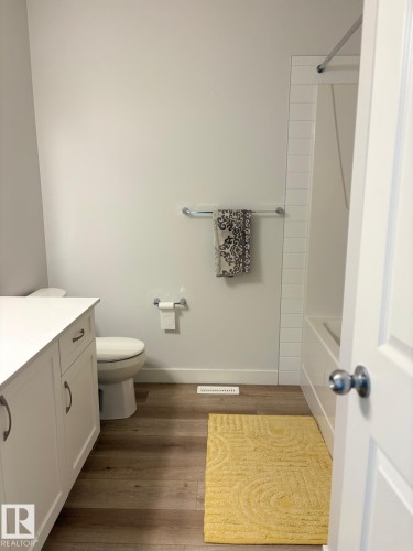 3234 Dixon Way, Edmonton, AB - Indoor Photo Showing Bathroom