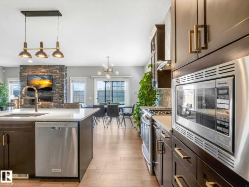 8427 216 Street, Edmonton, AB - Indoor Photo Showing Kitchen With Upgraded Kitchen