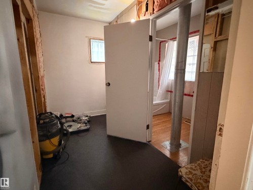 Leduc, AB - Indoor Photo Showing Other Room