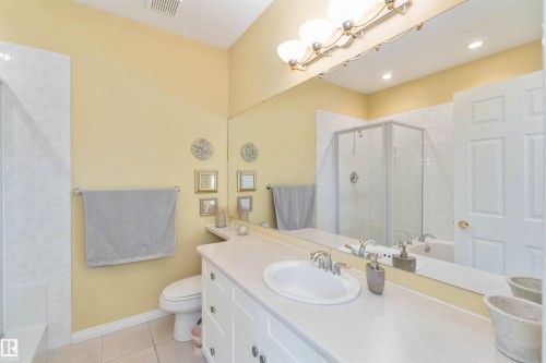 8 Butterworth Point(E), Edmonton, AB - Indoor Photo Showing Bathroom