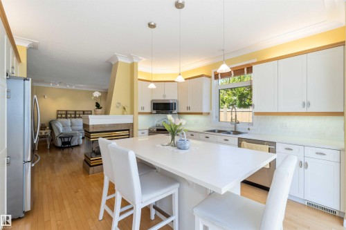 8 Butterworth Point(E), Edmonton, AB - Indoor