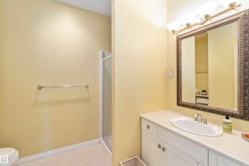 8 Butterworth Point(E), Edmonton, AB - Indoor Photo Showing Bathroom