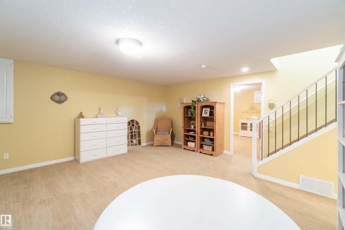 8 Butterworth Point(E), Edmonton, AB - Indoor