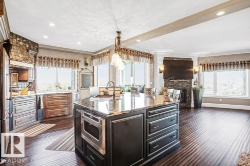602 8728 Gateway Boulevard, Edmonton, AB - Indoor Photo Showing Kitchen With Upgraded Kitchen