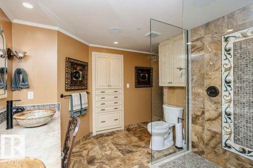 602 8728 Gateway Boulevard, Edmonton, AB - Indoor Photo Showing Bathroom