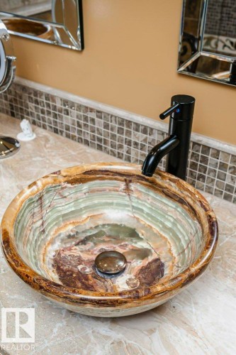 602 8728 Gateway Boulevard, Edmonton, AB - Indoor