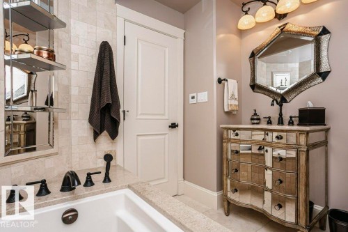 602 8728 Gateway Boulevard, Edmonton, AB - Indoor Photo Showing Bathroom