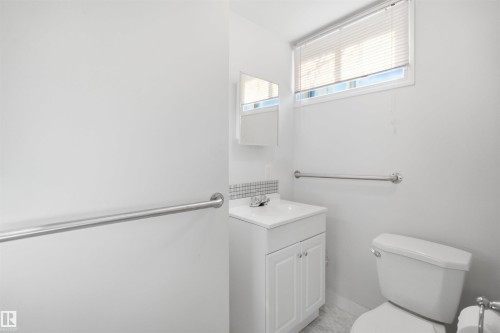 11617 89 Street, Edmonton, AB - Indoor Photo Showing Bathroom