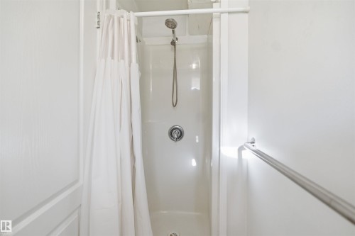 11617 89 Street, Edmonton, AB - Indoor Photo Showing Bathroom