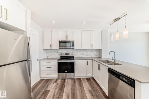 55 Ebbers Close, Edmonton, AB - Indoor Photo Showing Kitchen With Stainless Steel Kitchen With Double Sink With Upgraded Kitchen