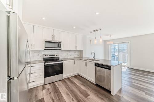 55 Ebbers Close, Edmonton, AB - Indoor Photo Showing Kitchen With Stainless Steel Kitchen With Double Sink With Upgraded Kitchen