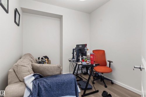 Compact room featuring light-colored walls and wood-finish flooring - 1471 Plum Circle Circle, Edmonton, AB - Indoor