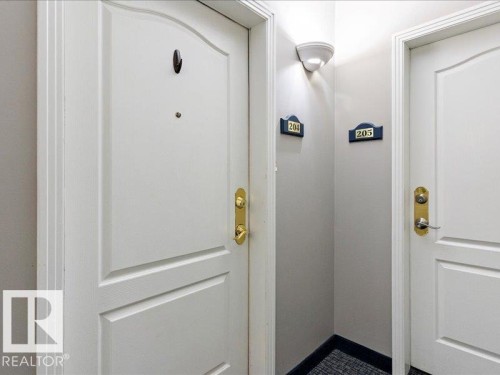 204 9640 105 Street, Edmonton, AB - Indoor Photo Showing Other Room