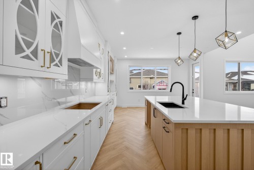753 Astoria Way, Devon, AB - Indoor Photo Showing Kitchen With Upgraded Kitchen