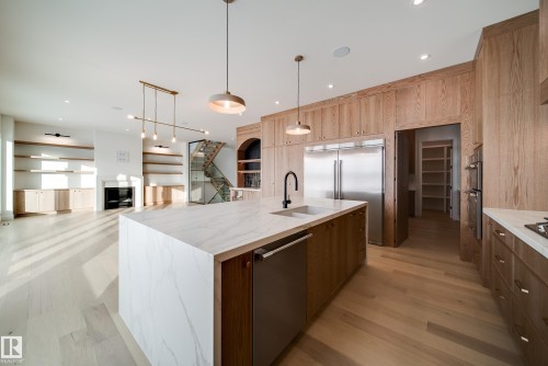 5605 Cautley Cove, Edmonton, AB - Indoor Photo Showing Kitchen With Upgraded Kitchen
