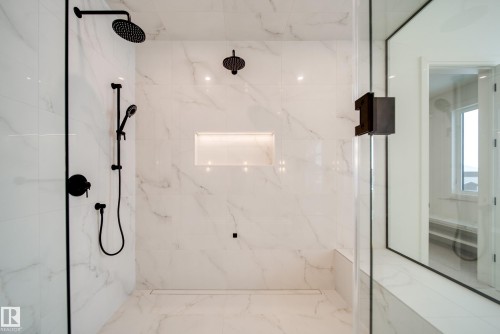 5605 Cautley Cove, Edmonton, AB - Indoor Photo Showing Bathroom