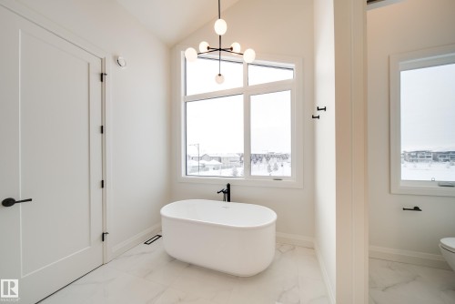 5605 Cautley Cove, Edmonton, AB - Indoor Photo Showing Bathroom