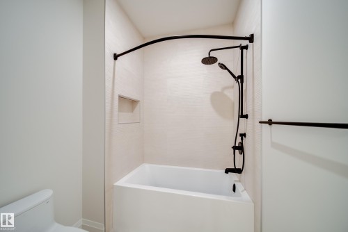 5605 Cautley Cove, Edmonton, AB - Indoor Photo Showing Bathroom