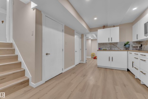 4819 30 Avenue, Edmonton, AB - Indoor Photo Showing Kitchen