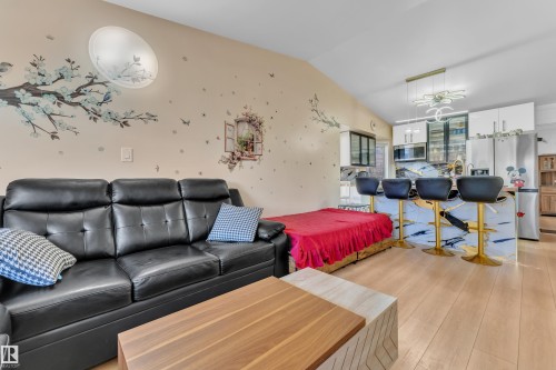 4819 30 Avenue, Edmonton, AB - Indoor Photo Showing Other Room
