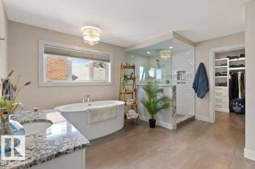 7931 112S Avenue, Edmonton, AB - Indoor Photo Showing Bathroom