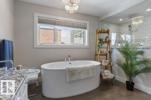 7931 112S Avenue, Edmonton, AB - Indoor Photo Showing Bathroom