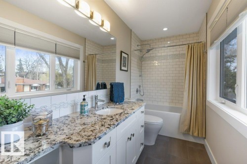 7931 112S Avenue, Edmonton, AB - Indoor Photo Showing Bathroom
