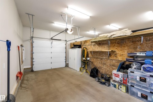 7931 112S Avenue, Edmonton, AB - Indoor Photo Showing Garage
