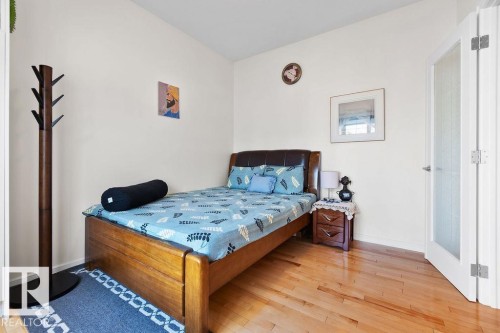 715 Wildwood Point(E), Edmonton, AB - Indoor Photo Showing Bedroom