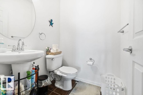 715 Wildwood Point(E), Edmonton, AB - Indoor Photo Showing Bathroom