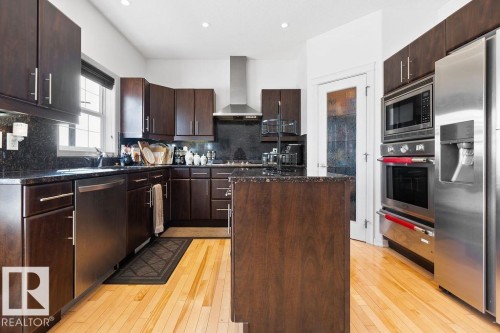 715 Wildwood Point(E), Edmonton, AB - Indoor Photo Showing Kitchen With Stainless Steel Kitchen With Upgraded Kitchen
