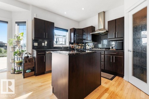 715 Wildwood Point(E), Edmonton, AB - Indoor Photo Showing Kitchen