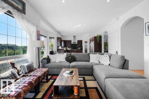 715 Wildwood Point(E), Edmonton, AB - Indoor Photo Showing Living Room