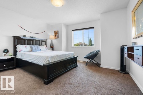 715 Wildwood Point(E), Edmonton, AB - Indoor Photo Showing Bedroom