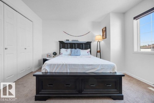 715 Wildwood Point(E), Edmonton, AB - Indoor Photo Showing Bedroom