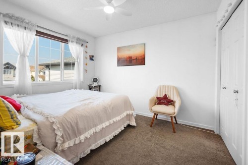715 Wildwood Point(E), Edmonton, AB - Indoor Photo Showing Bedroom