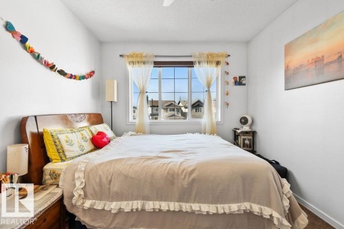 715 Wildwood Point(E), Edmonton, AB - Indoor Photo Showing Bedroom