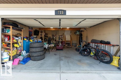 715 Wildwood Point(E), Edmonton, AB - Indoor Photo Showing Garage