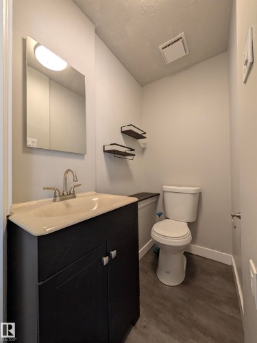 13528 139 Street, Edmonton, AB - Indoor Photo Showing Bathroom