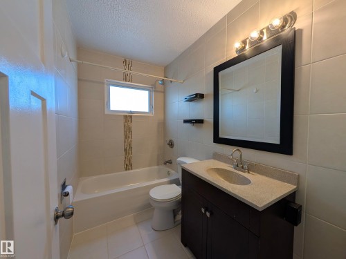 13528 139 Street, Edmonton, AB - Indoor Photo Showing Bathroom
