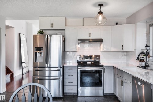 9008 169A Avenue, Edmonton, AB - Indoor Photo Showing Kitchen With Upgraded Kitchen