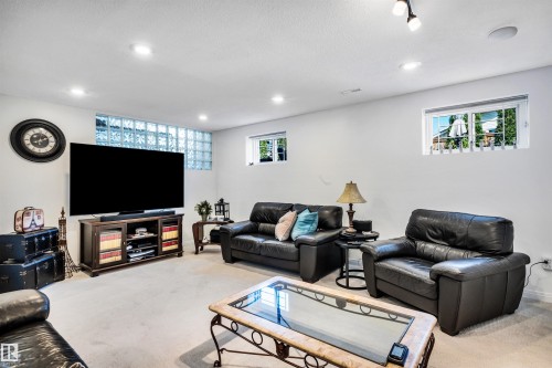 9008 169A Avenue, Edmonton, AB - Indoor Photo Showing Other Room