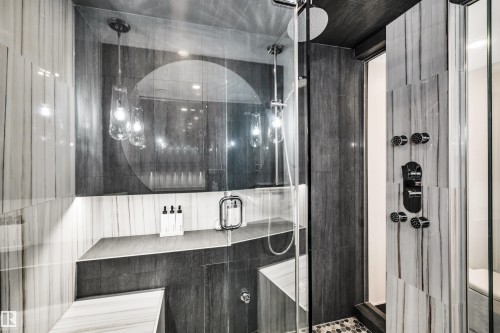 9008 169A Avenue, Edmonton, AB - Indoor Photo Showing Bathroom