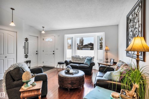 9008 169A Avenue, Edmonton, AB - Indoor Photo Showing Living Room