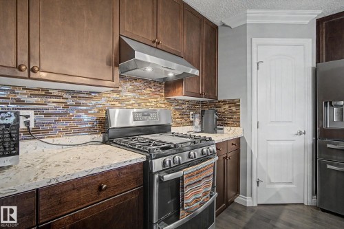 3724 Alexander Crescent, Edmonton, AB - Indoor Photo Showing Kitchen