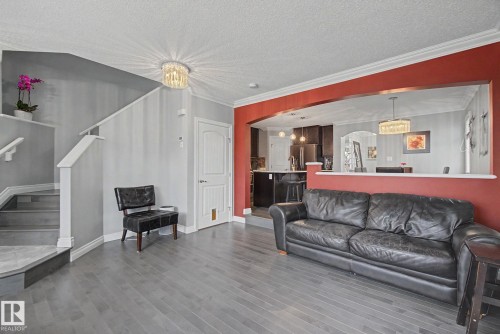 3724 Alexander Crescent, Edmonton, AB - Indoor Photo Showing Living Room