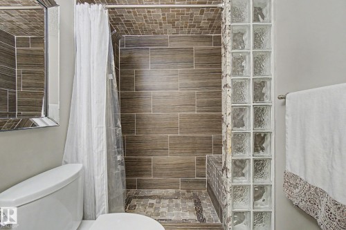 3724 Alexander Crescent, Edmonton, AB - Indoor Photo Showing Bathroom