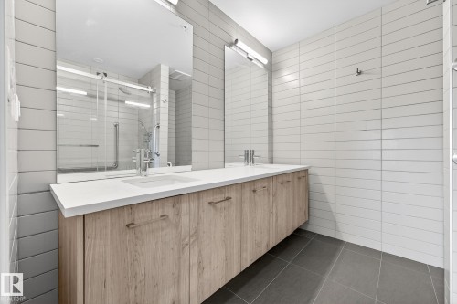 304 10837 83 Avenue, Edmonton, AB - Indoor Photo Showing Bathroom