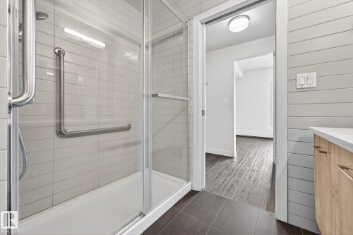 304 10837 83 Avenue, Edmonton, AB - Indoor Photo Showing Bathroom