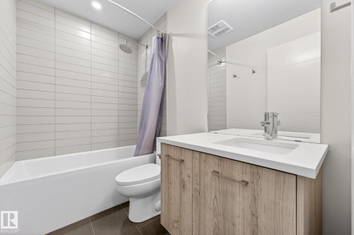 304 10837 83 Avenue, Edmonton, AB - Indoor Photo Showing Bathroom